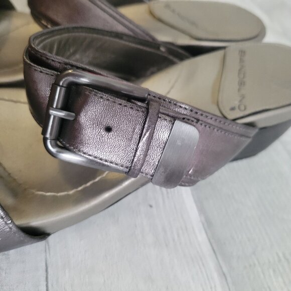 Bandolino Womens Metallic Wedge Sandals With Adjustable Buckle - Picture 4 of 6
